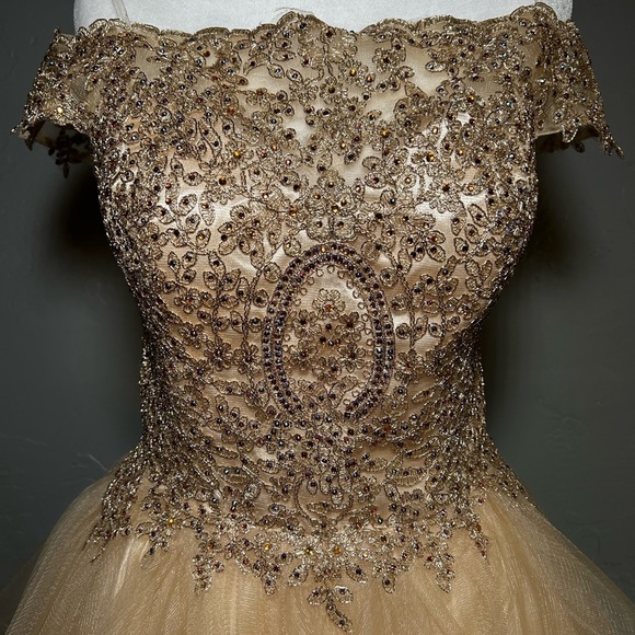 Elegant Gold Off-Shoulder Dress (c) - Picture 11 of 13